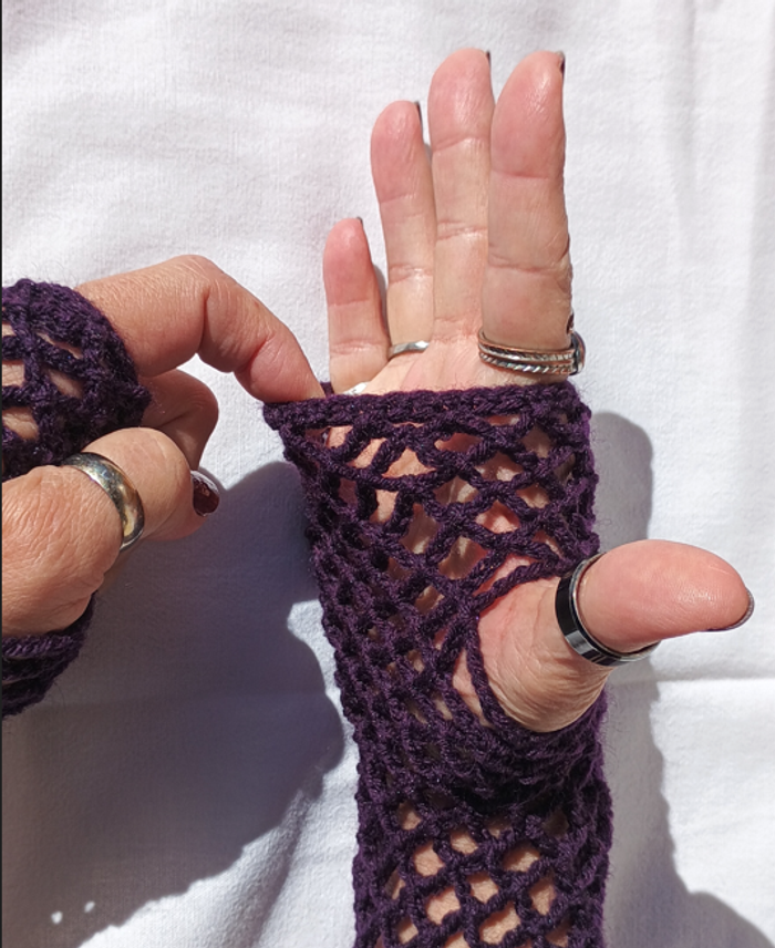 Mitaines résille "PURPLE" fait main au crochet - photo numéro 3