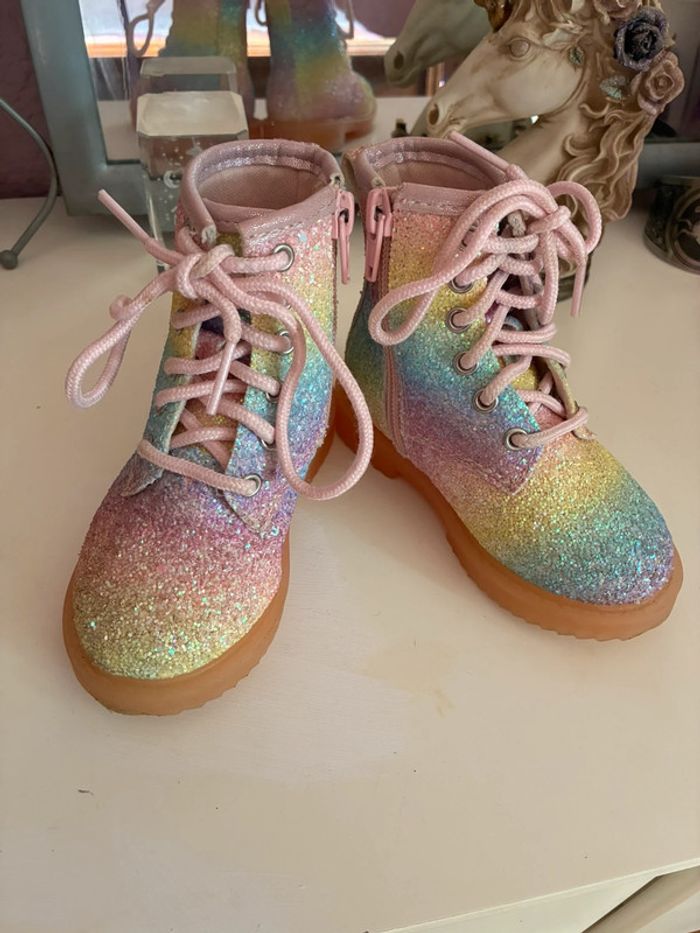 Bottes arc-en-ciel à paillettes , taille 22, Primark. - photo numéro 5