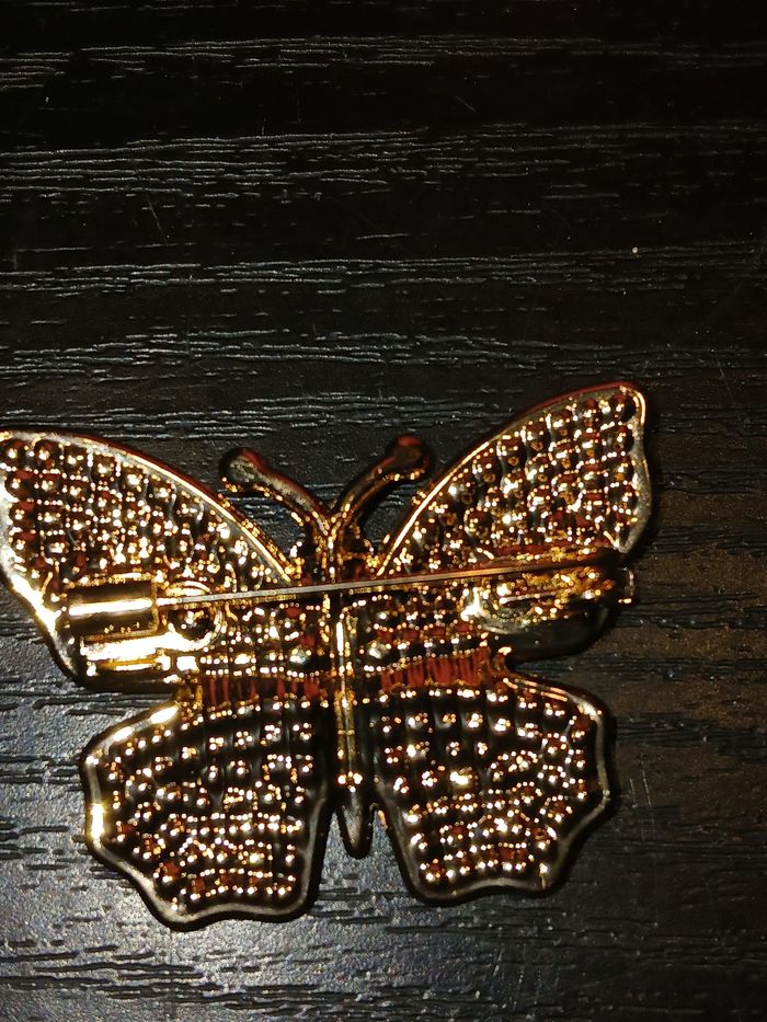 Roche papillon neveu. Avec stras - photo numéro 2