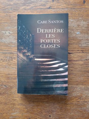 Derrière les portes closes