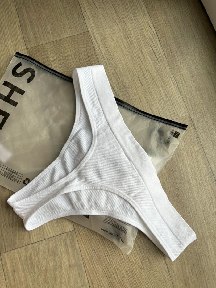 Bas de sous vêtement blanc - photo numéro 3