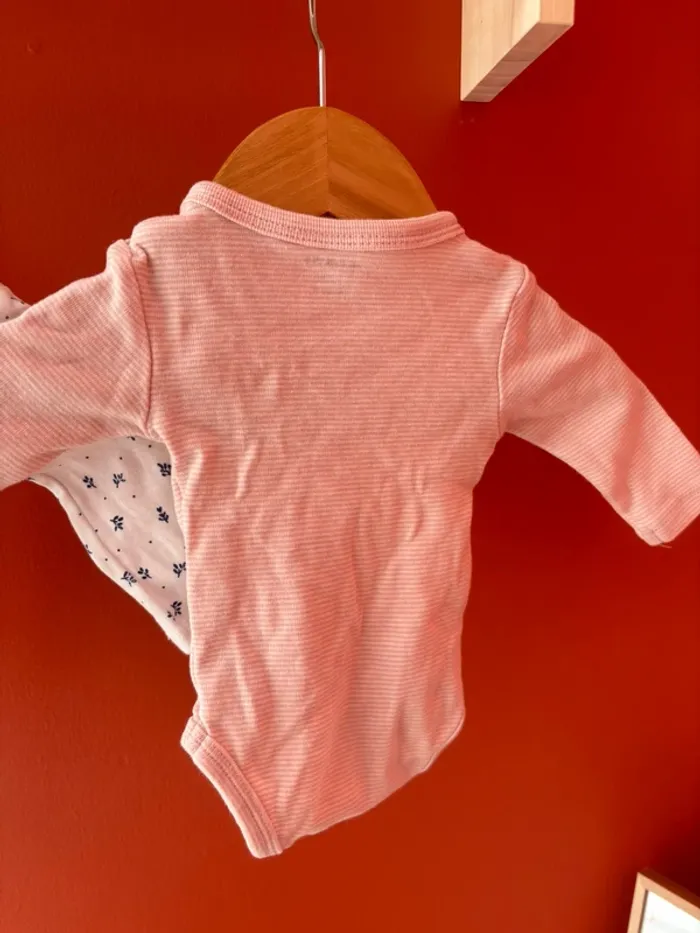 Lot 2 bodys Kiabi taille 1 mois - photo numéro 7