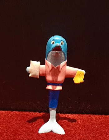 Figurine publicitaire PVC flexible Novotel Dolfi femme de ménage