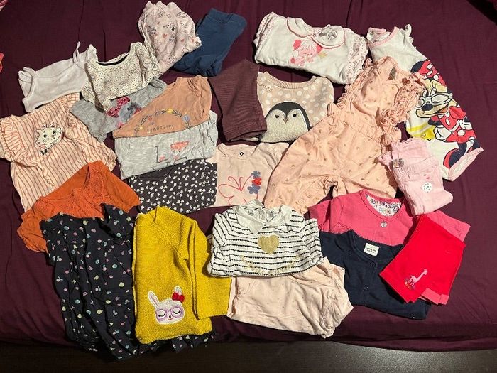 Lot de 24 articles fille taille 12 mois