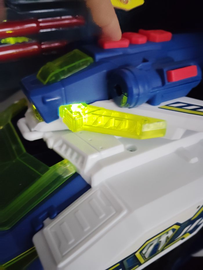 Gros robot véhicule police - photo numéro 8