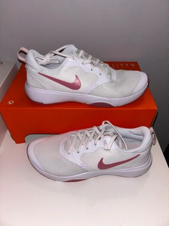 Baskets Nike P.38,5 Neuves