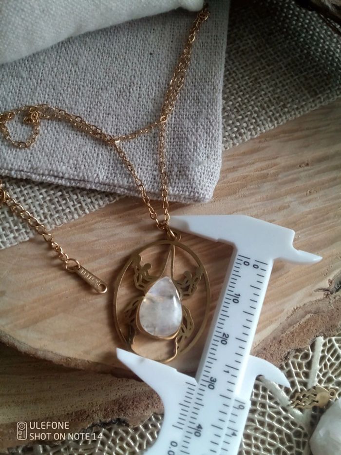 Collier pendentif scarabée et pierre de lune à reflets bleutés - photo numéro 3