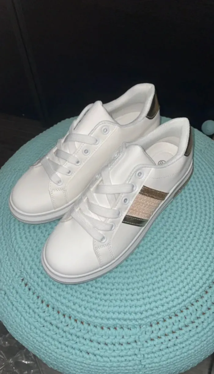 Baskets blanches femme neuves strass & détails dorés - Taille 36 - photo numéro 3
