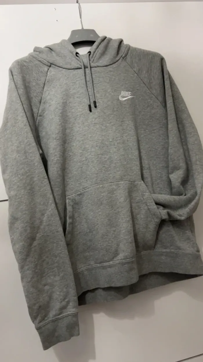 Sweat Nike gris taille M très bon état