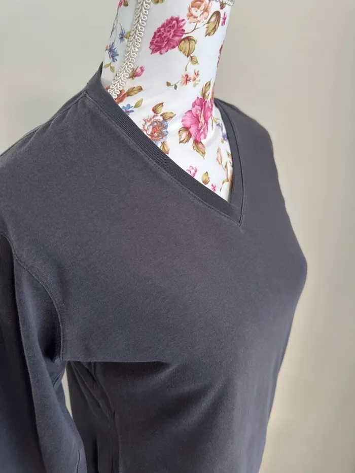 T-shirt Uniqlo gris foncé - photo numéro 3