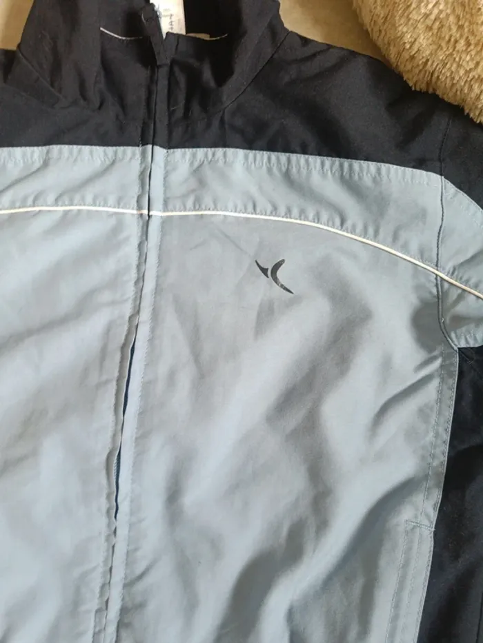 Coupe vent parka impermeable respirant interieur domyos en tres bon etat 8 ans - photo numéro 3