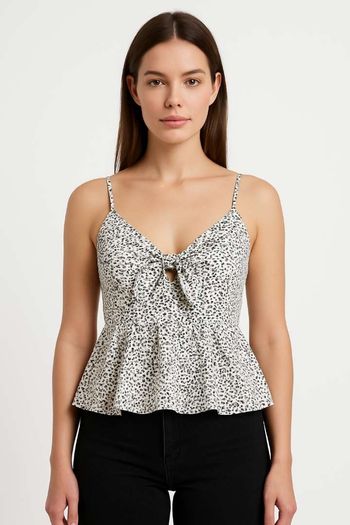 Top pelpum blanc à fines bretelles avec nœud – Taille M – Style féminin & léger – Très Bon État – Shein