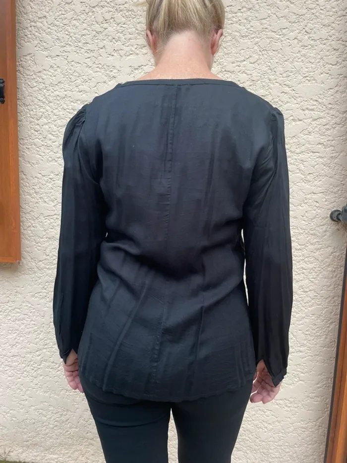 Chemise noire - photo numéro 2