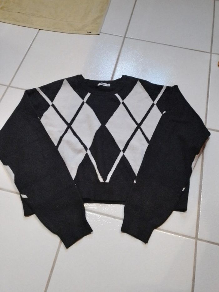 Pull fille noir et blanc à carreaux