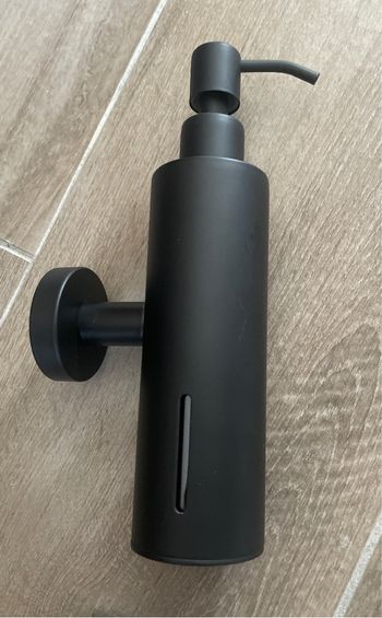 Distributeur à savon shampoing neuf Leroy merlin en inox noir