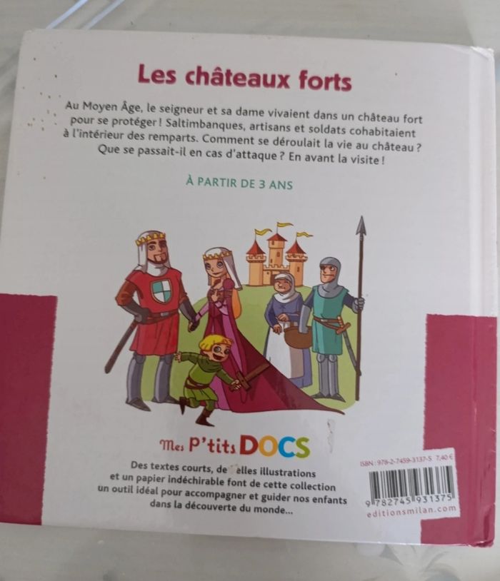 Lot de 2 livres pour enfant l'univers Larousse et les châteaux forts Mes p'tits docs - photo numéro 3