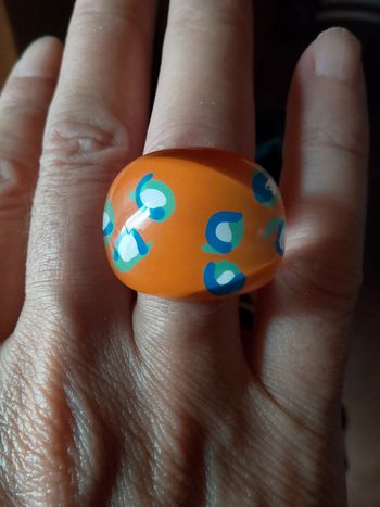 Jolie bague fantaisie en résine