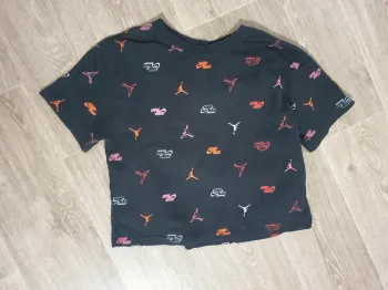 Tee shirt crop top Jordan taille 12-13 ans