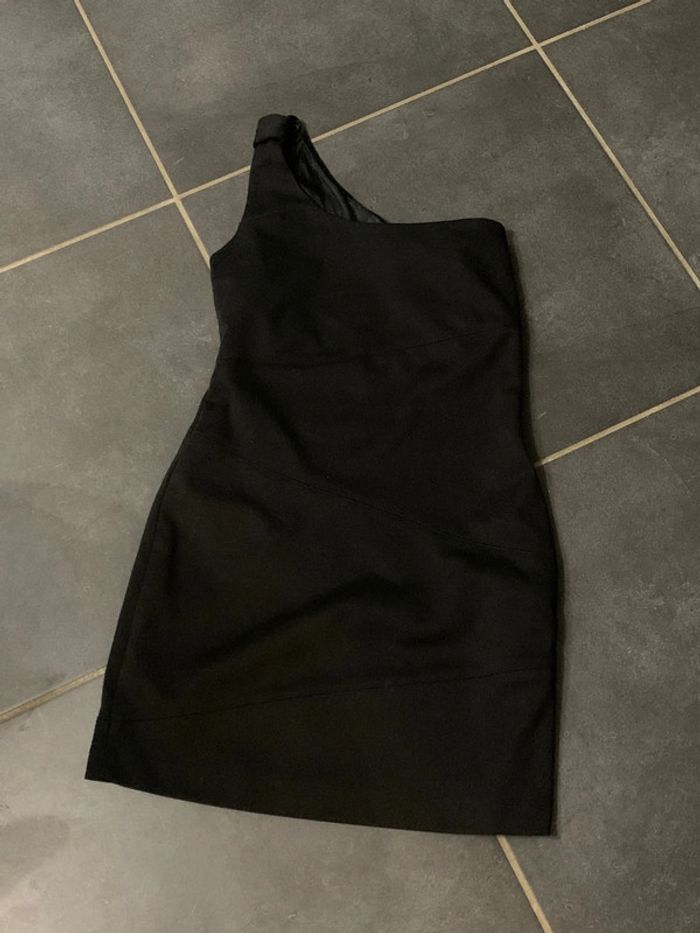 Petite robe noire zara - photo numéro 2