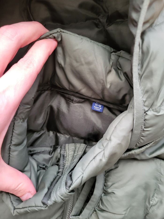 Doudoune fine Uniqlo kaki 11-12 ans capuche amovible - photo numéro 3