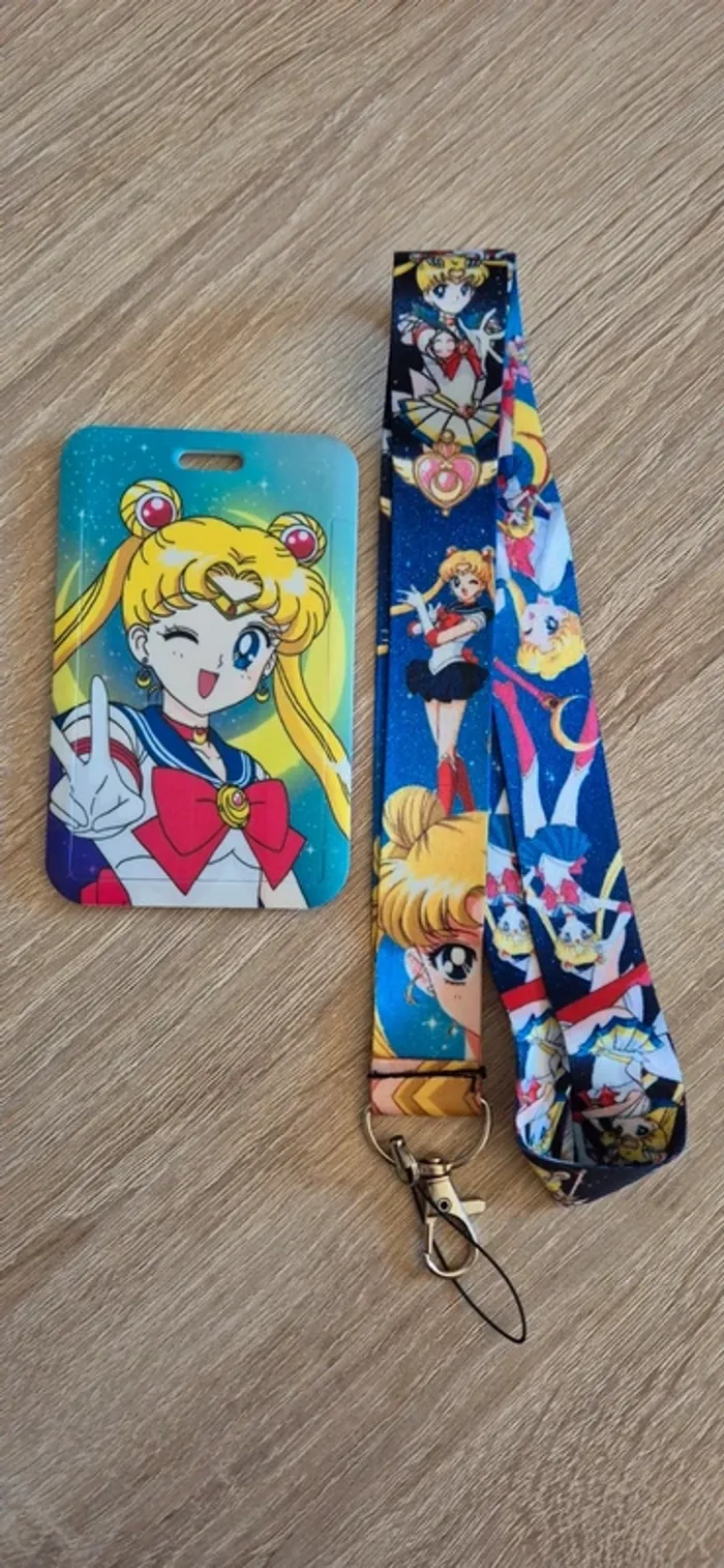 Porte carte d'identité Sailor Moon avec lanière fantaisie.