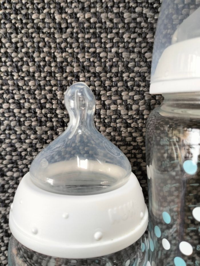 2 biberons anticoliques en verre - photo numéro 2