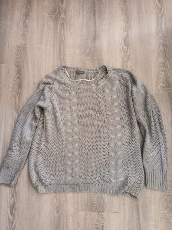 Pull en maille gris a boutons