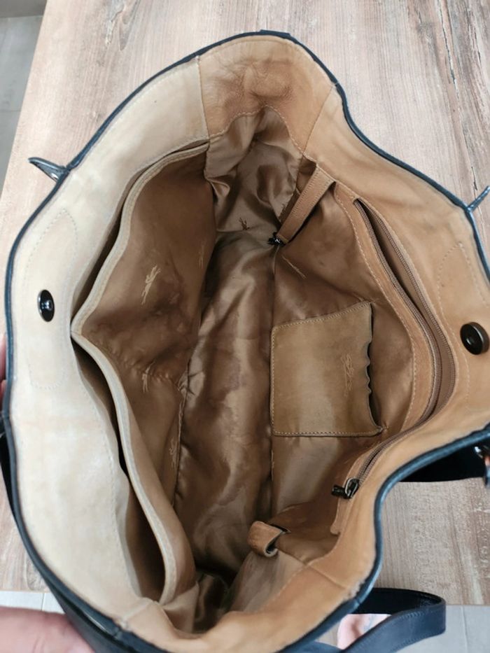 Sac a main longchamp 3D en cuir noir en bon état porte main ou épaule - photo numéro 11