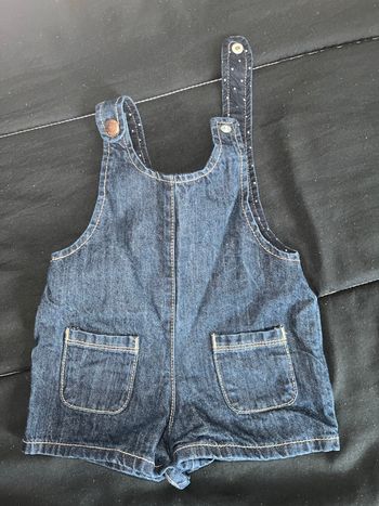 Salopette short en jean taille 9 mois