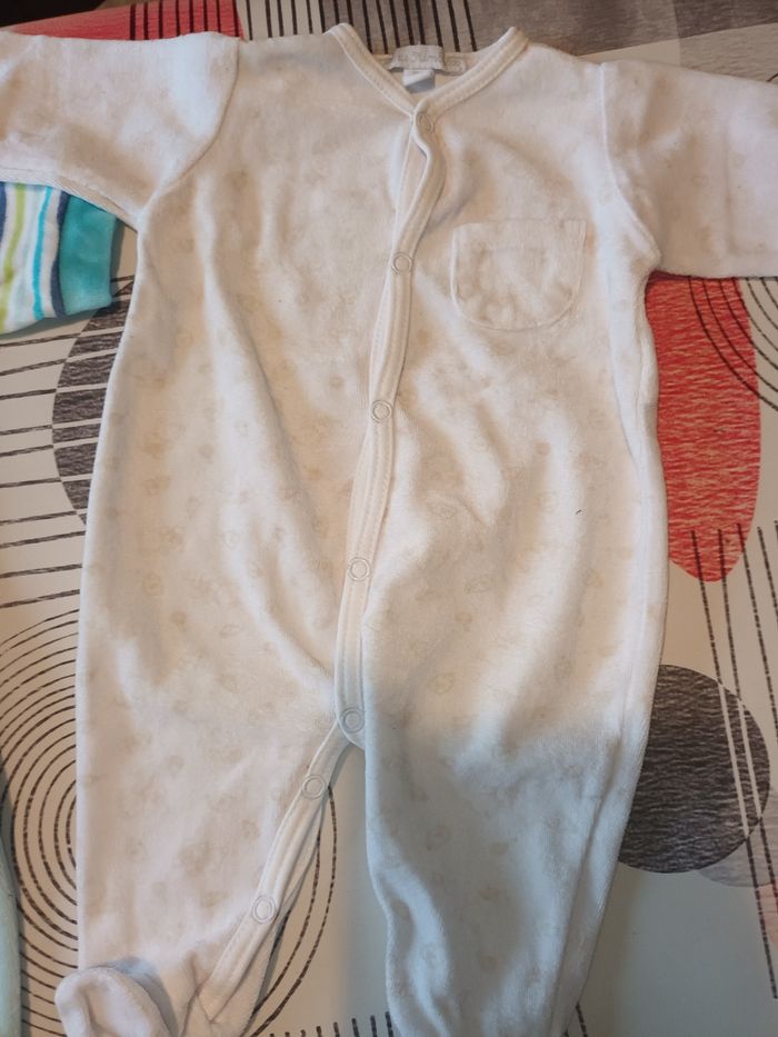 Lot 4 pyjamas qui s'ouvrent devant Taille 1 mois - photo numéro 5