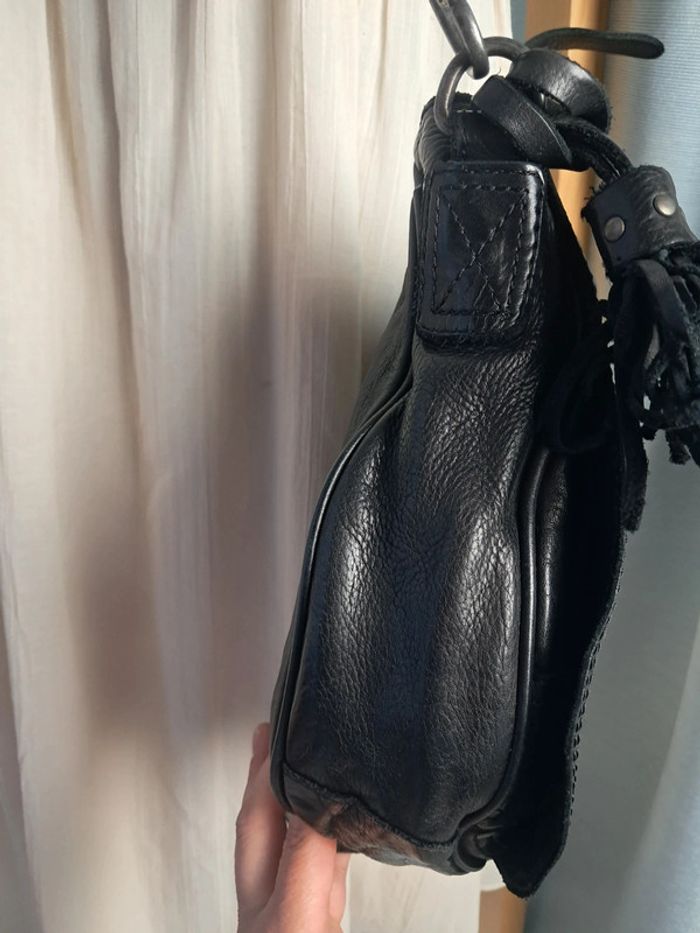 Ikks sac à main bandoulière besace en cuir noir - photo numéro 5