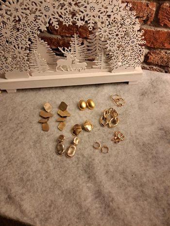 Lot de boucles d'oreilles pendante doré