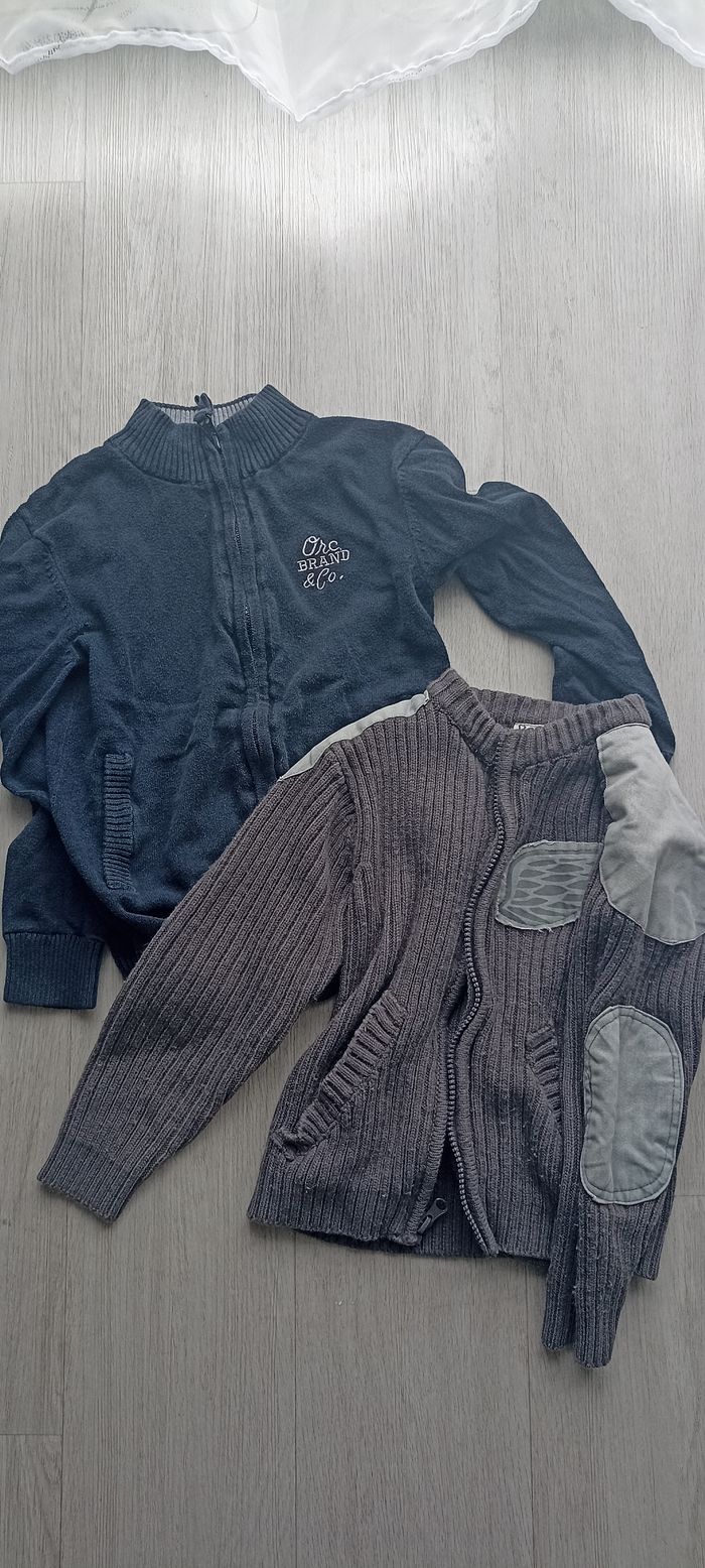 Lot de 2 gilets pulls taille 6 ans