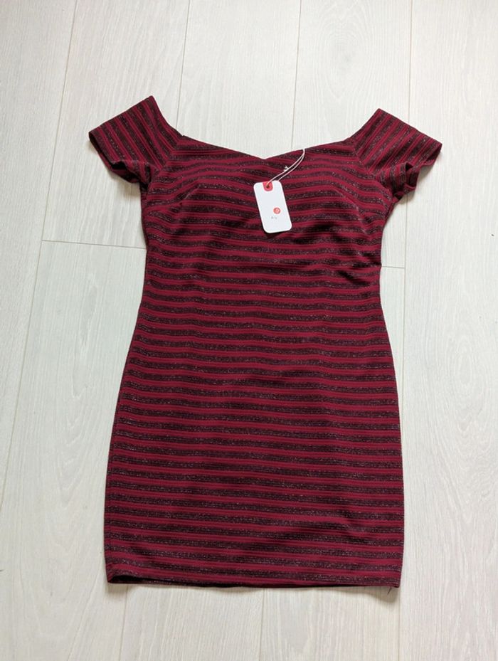 Robe droite col bateau paillettes bordeaux