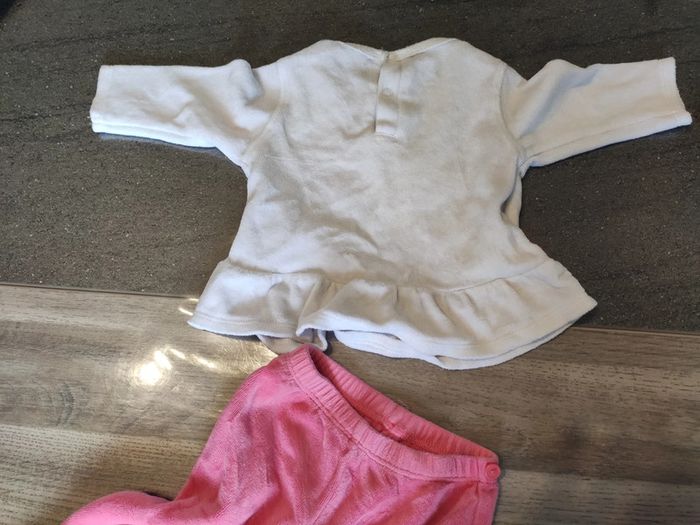 Pyjama velours 2 pièces taille 6 mois - photo numéro 2
