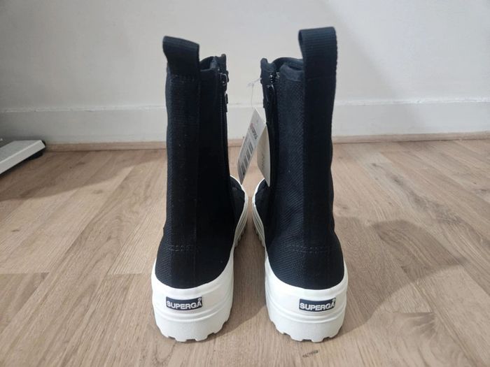 Bottines noires Superga neuves jamais portées dans leur boîte d'origine taille 38 - photo numéro 6