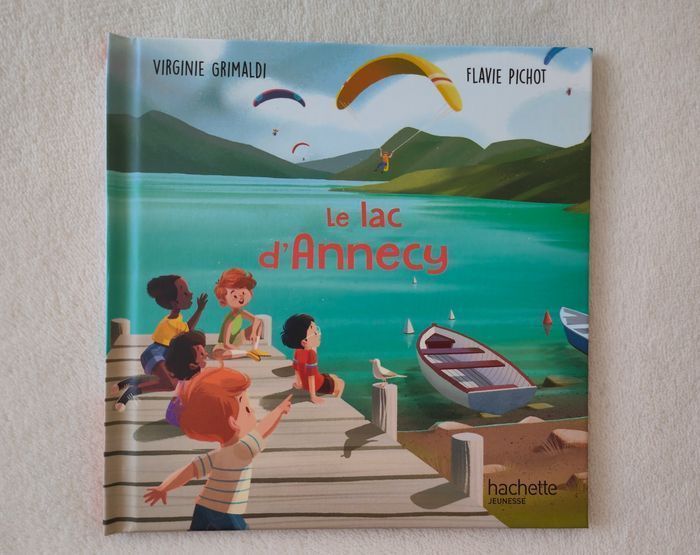 Livre  " Le Lac d'Annecy" collection Mc Donalds
éditions Hachette Jeunesse 
de Virginie Grimaldi