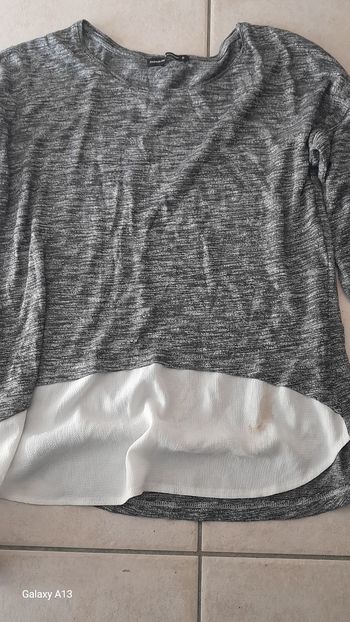 T shirt gris et blanc