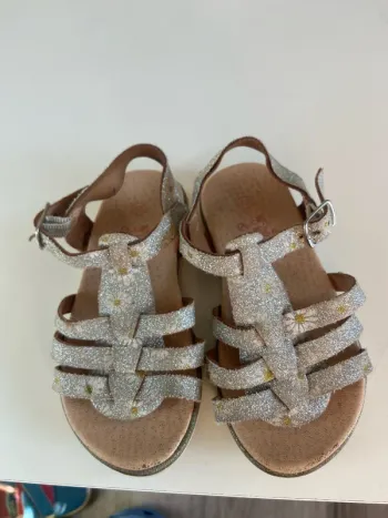 Sandale taille 23