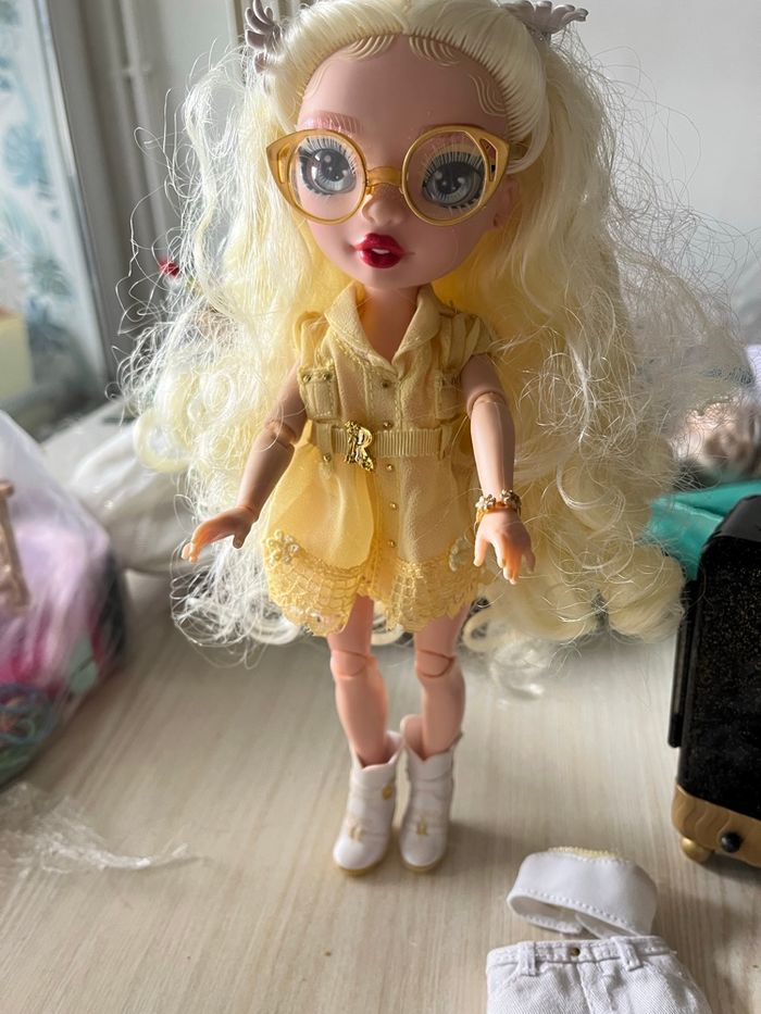 Poupée rainbow high - photo numéro 2