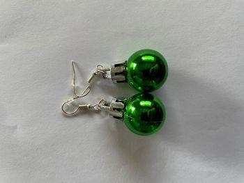 Boucles d'oreilles boules de Noel