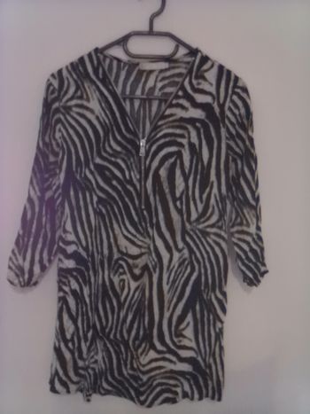Jolie haut zebré taille 40