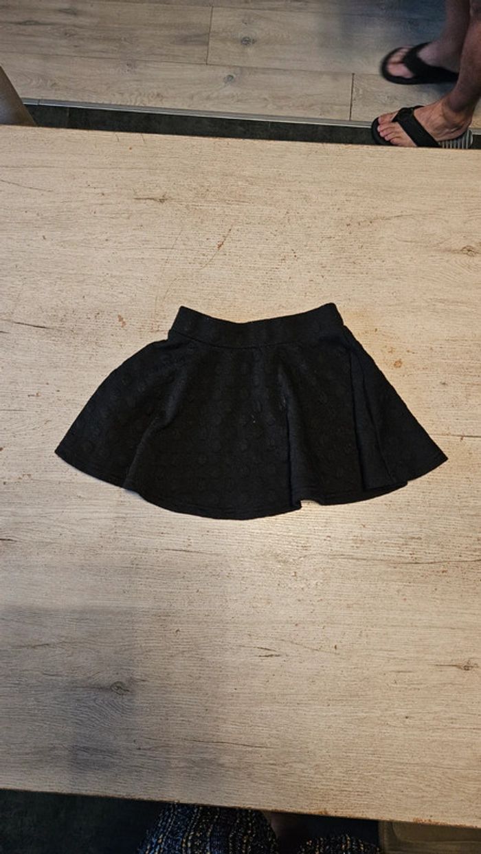 Jupe patineuse,élastique à la taille, noire avec dessin en relief, Palomino, 6 ans - photo numéro 2