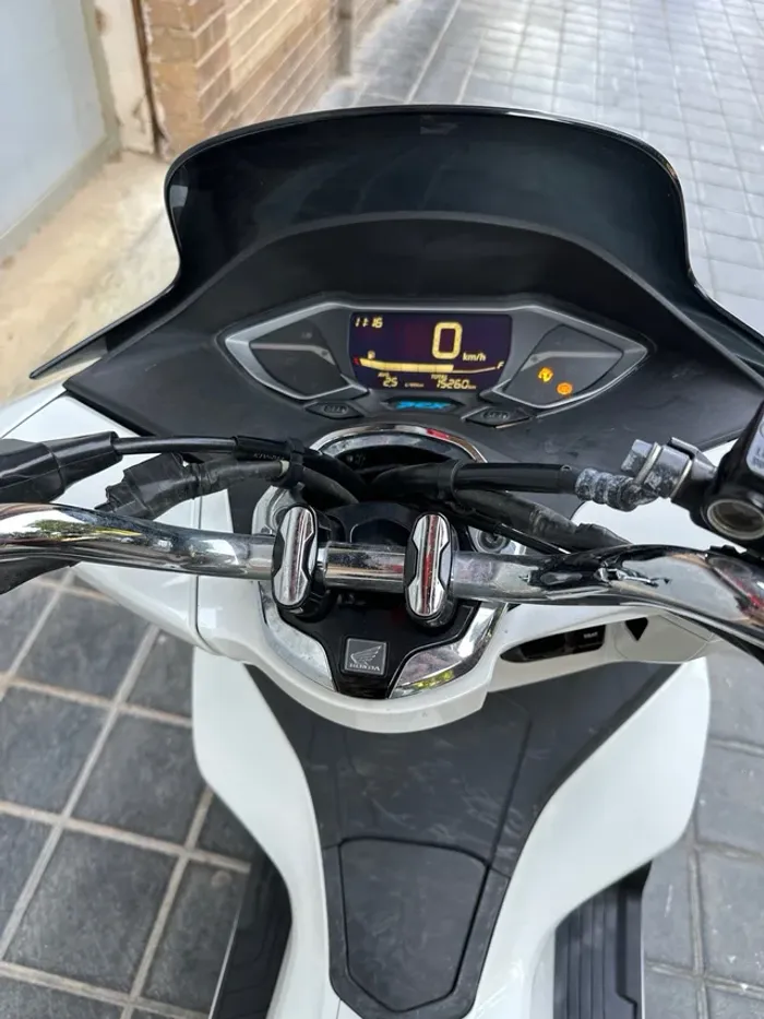 Moto _Honda_ PCX_ 125_ cm³ . - photo numéro 6