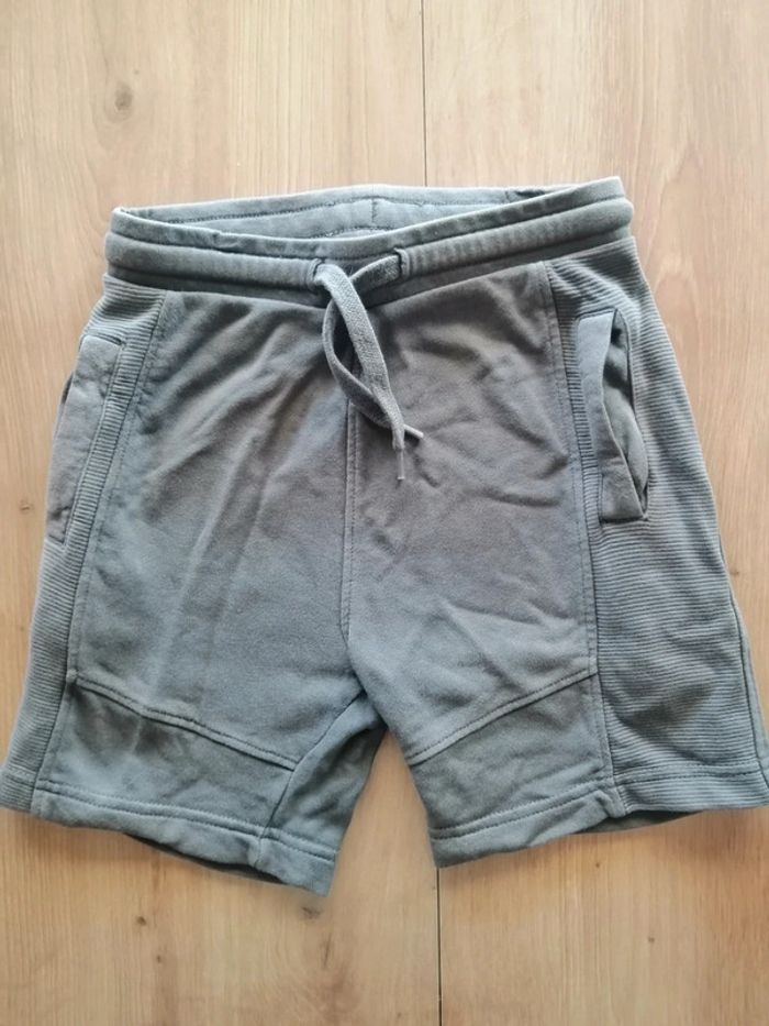 Lot shorts garçon 8ans - photo numéro 4