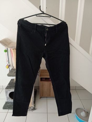 Jean noir taille 33 équivalent 42
