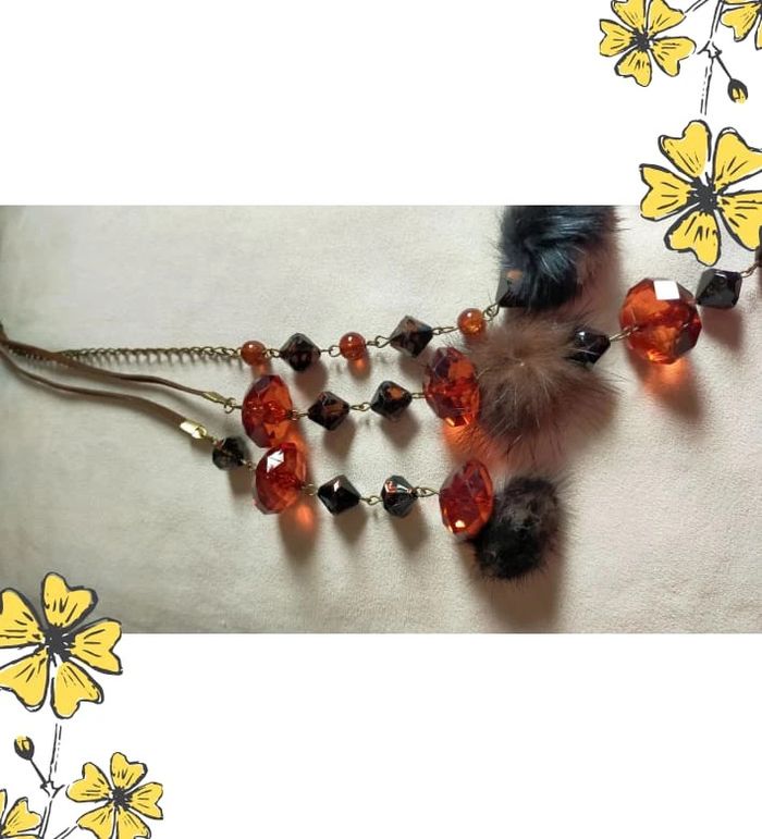 Collier original multirangs - Perles ambrées et noires + pompons fourrure – Collection PMN - photo numéro 3