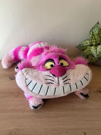 Doudou chat rose cheshire alice au pays des merveilles Disney store