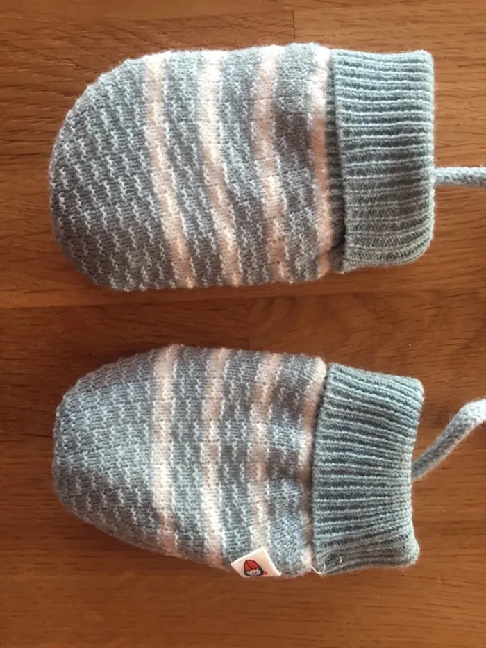 Moufles bébé neuves - photo numéro 2
