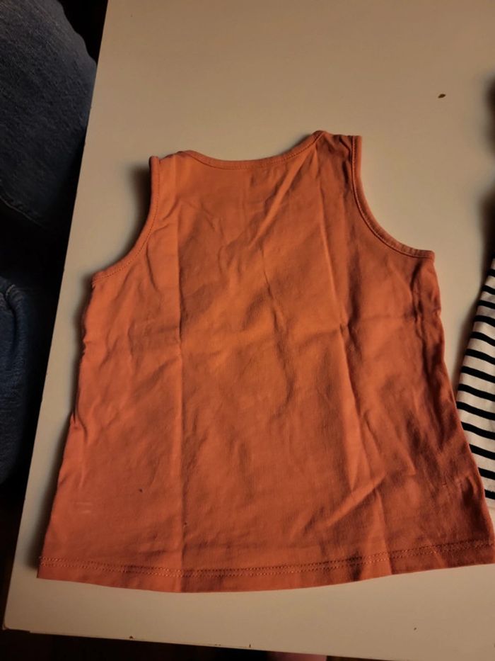 Lot deux tee shirt sans manche 24 mois - photo numéro 5